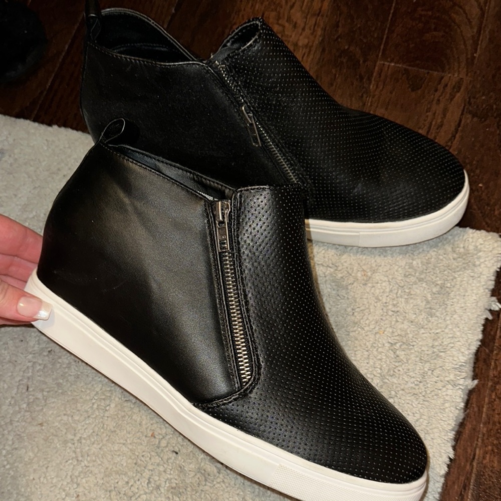 Black Women's Slip-On Sneakers